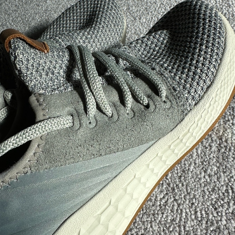 Women’s New Balance Size 6. Gray, cream, gum sole. Excellent Condition!! - Picture 4 of 15